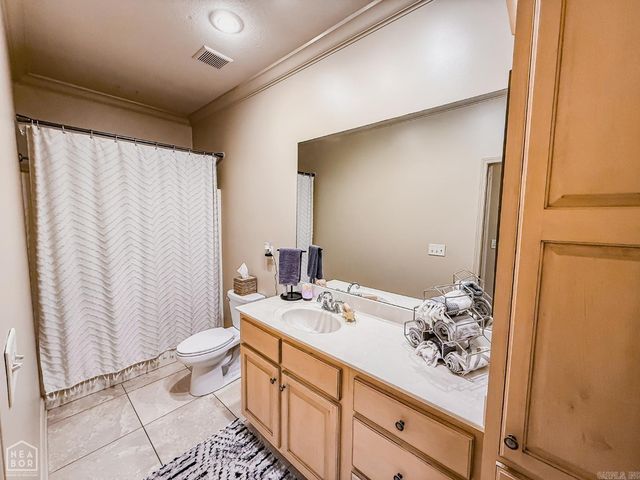 4717 Lochmoor Circle, Jonesboro, AR 72405