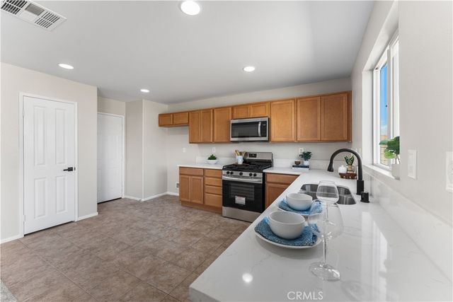 42570 72nd Street W, Lancaster, CA 93536