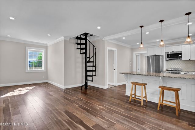 910 Walnut Street, Wilmington, NC 28401
