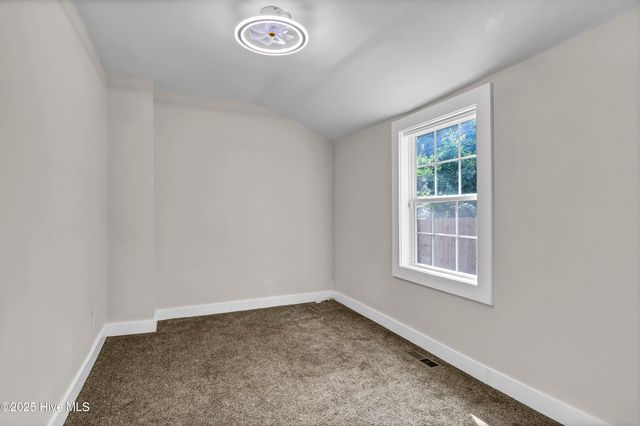 910 Walnut Street, Wilmington, NC 28401