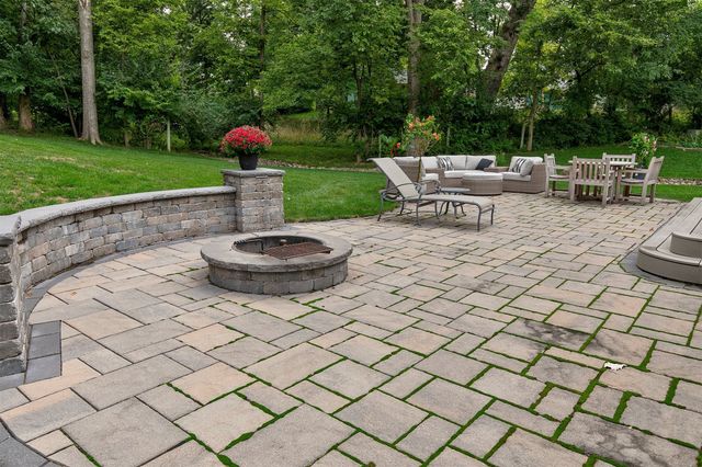 6925 Northglenn Way, Johnston, IA 50131