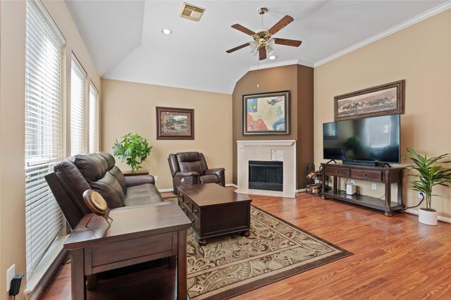 9959 Kemp Forest Drive, Houston, TX 77080