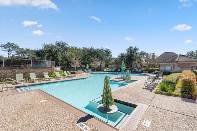 9959 Kemp Forest Drive, Houston, TX 77080