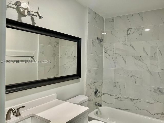 900 SW 113th Ter, Pembroke Pines, FL 33025