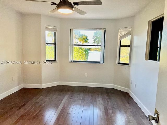 900 SW 113th Ter, Pembroke Pines, FL 33025