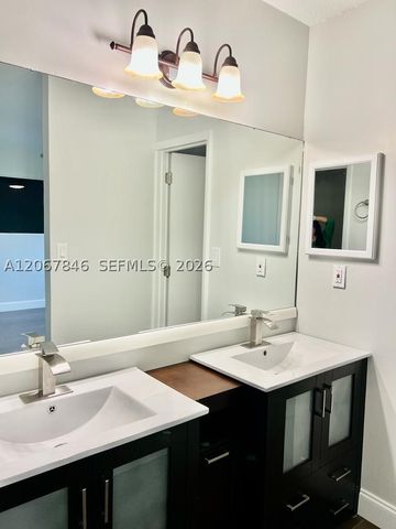 900 SW 113th Ter, Pembroke Pines, FL 33025
