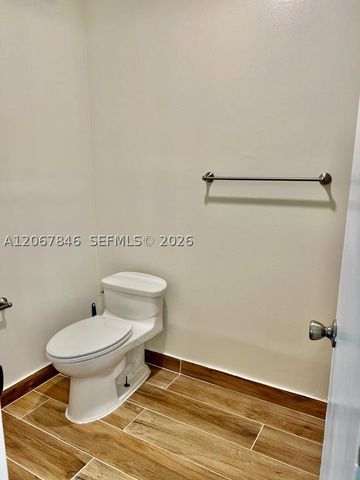900 SW 113th Ter, Pembroke Pines, FL 33025