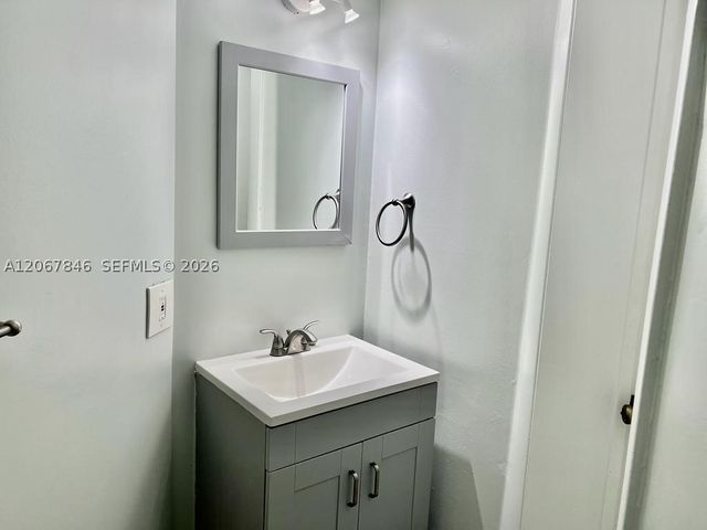 900 SW 113th Ter, Pembroke Pines, FL 33025