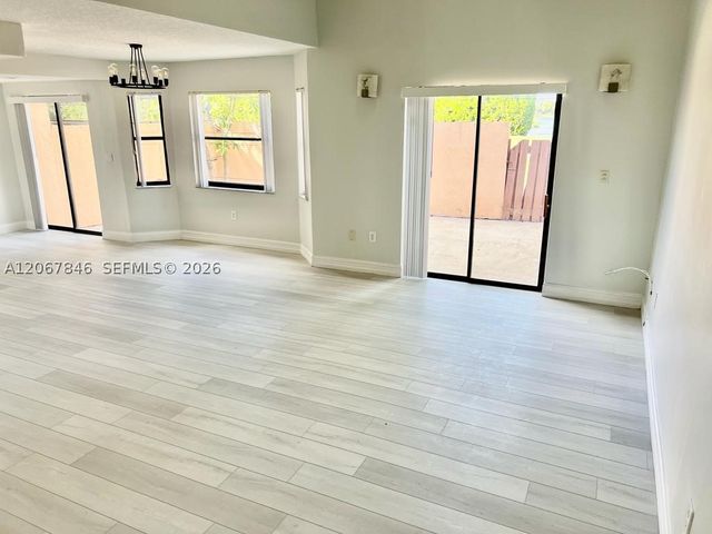 900 SW 113th Ter, Pembroke Pines, FL 33025