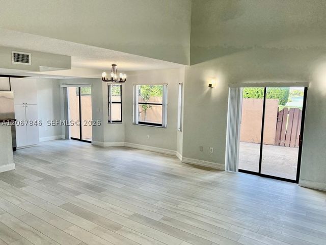 900 SW 113th Ter, Pembroke Pines, FL 33025