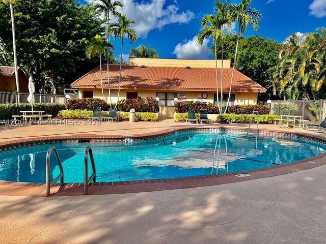 900 SW 113th Ter, Pembroke Pines, FL 33025