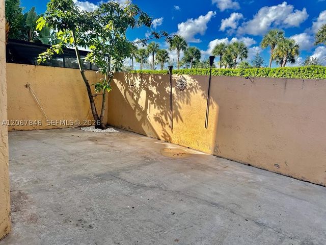 900 SW 113th Ter, Pembroke Pines, FL 33025