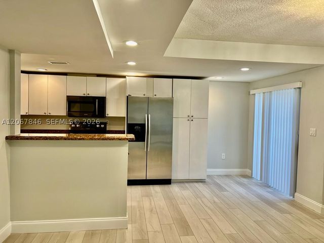 900 SW 113th Ter, Pembroke Pines, FL 33025