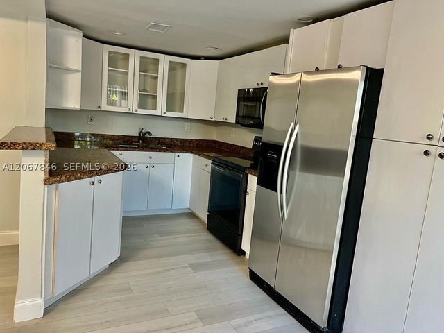 900 SW 113th Ter, Pembroke Pines, FL 33025