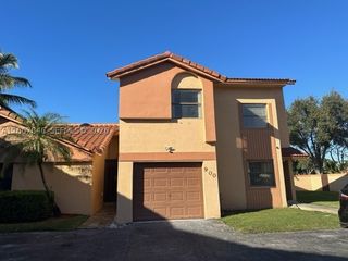 900 SW 113th Ter, Pembroke Pines, FL 33025