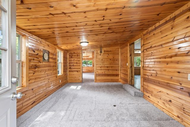 32251 Roanoke Street NW, Cambridge, MN 55008