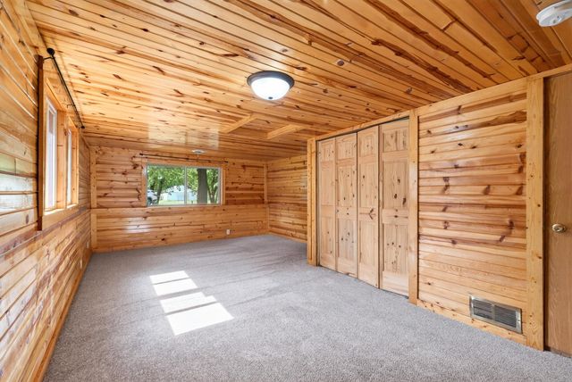 32251 Roanoke Street NW, Cambridge, MN 55008