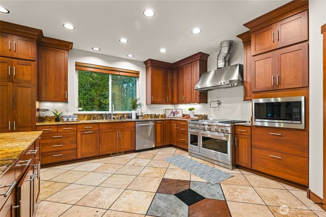 740 9th Avenue, Fox Island, WA 98333