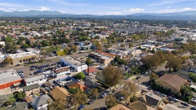 421 E Walnut, Santa Ana, CA 92701