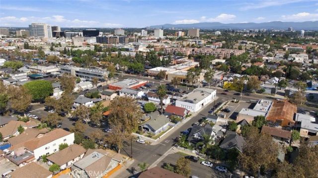 421 E Walnut, Santa Ana, CA 92701