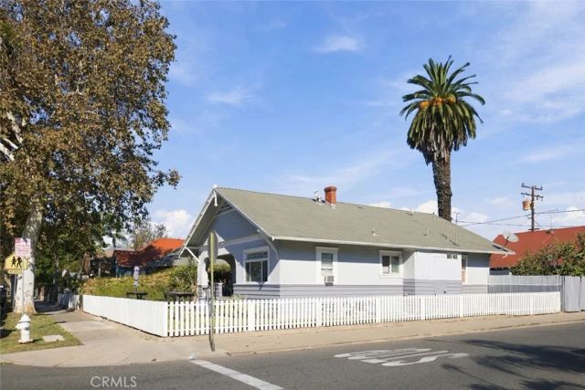 421 E Walnut, Santa Ana, CA 92701