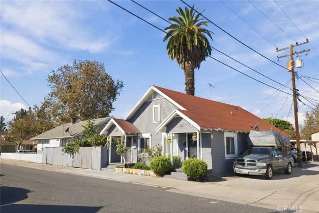 421 E Walnut, Santa Ana, CA 92701