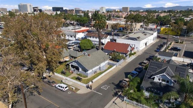 421 E Walnut, Santa Ana, CA 92701