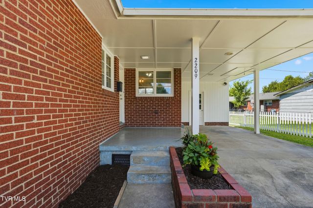 2209 Hermitage Drive, Kingsport, TN 37664