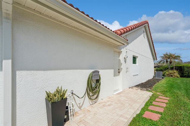 3925 WOODSFIELD COURT, Orlando, FL 32822