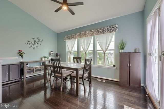 6 BEE TREE CIR, New Freedom, PA 17349
