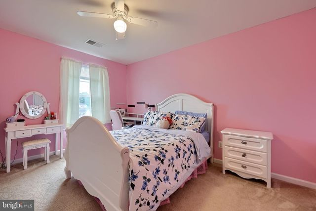 6 BEE TREE CIR, New Freedom, PA 17349