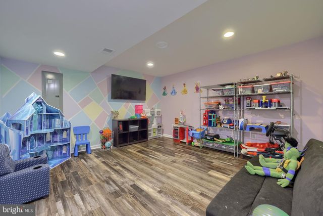 6 BEE TREE CIR, New Freedom, PA 17349