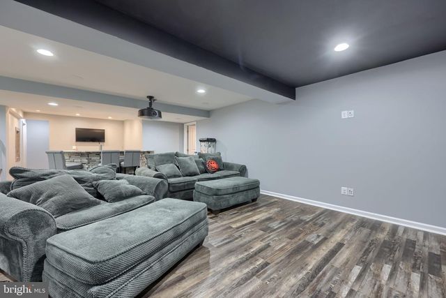 6 BEE TREE CIR, New Freedom, PA 17349