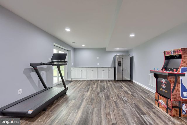 6 BEE TREE CIR, New Freedom, PA 17349
