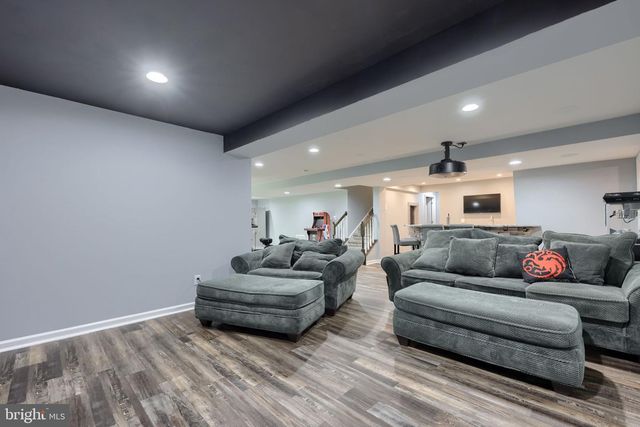 6 BEE TREE CIR, New Freedom, PA 17349