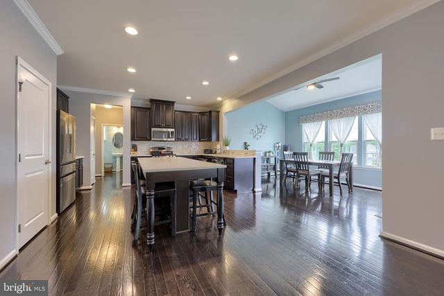 6 BEE TREE CIR, New Freedom, PA 17349