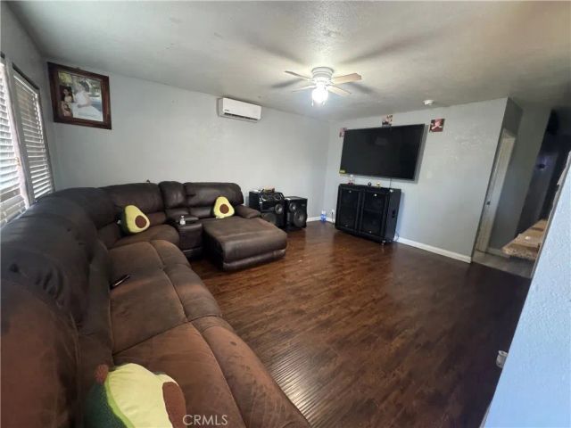1220 W Victoria, San Bernardino, CA 92411
