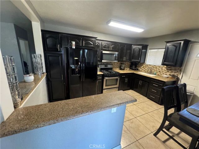 1220 W Victoria, San Bernardino, CA 92411