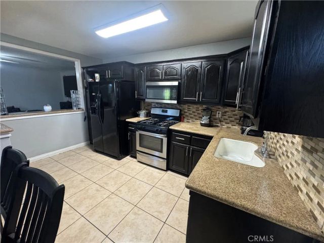 1220 W Victoria, San Bernardino, CA 92411
