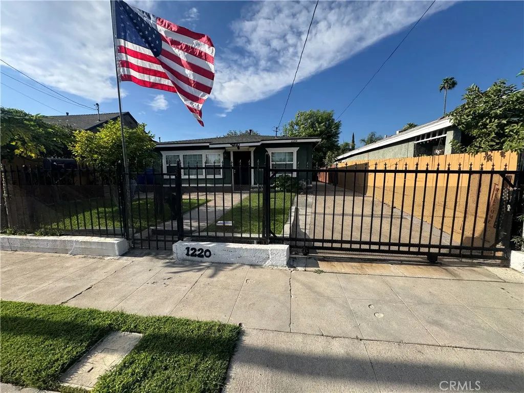 1220 W Victoria, San Bernardino, CA 92411