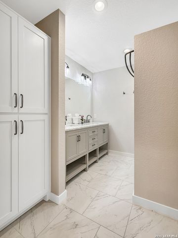 606 Harper St, Kerrville, TX 78028