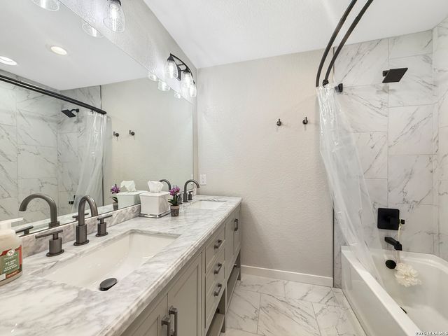 606 Harper St, Kerrville, TX 78028
