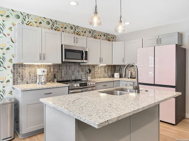606 Harper St, Kerrville, TX 78028