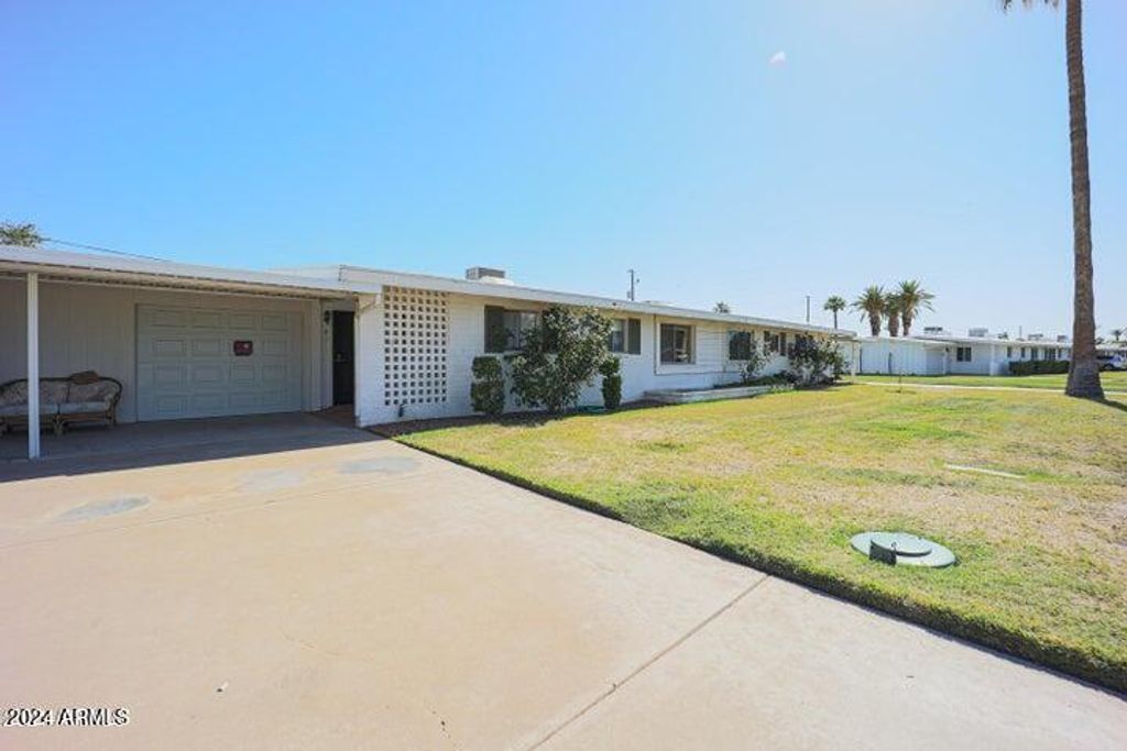 10307 W OAKMONT Drive, Sun City, AZ 85351 — photo 2