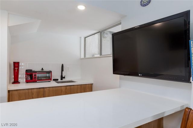 1607 Pawnee Drive, Las Vegas, NV 89169