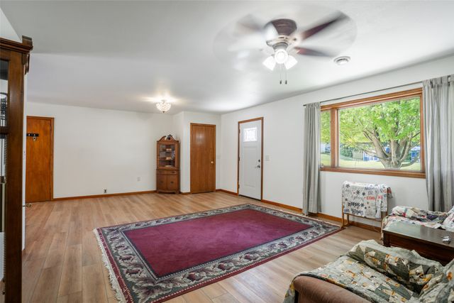 400 S Goodrich Street, Colfax, IA 50054