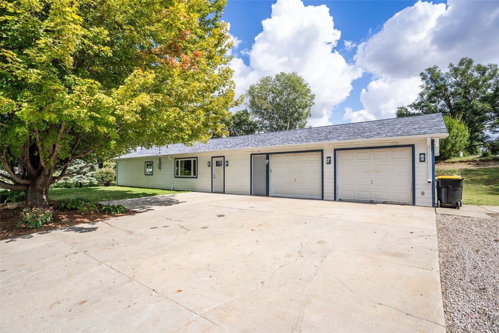 400 S Goodrich Street, Colfax, IA 50054