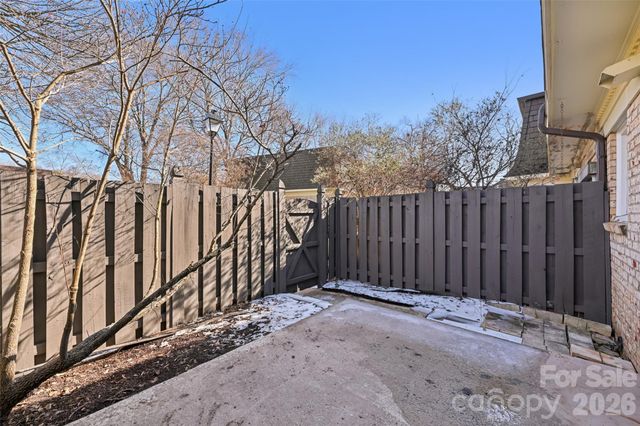 2231 Rexford Road B, Charlotte, NC 28211