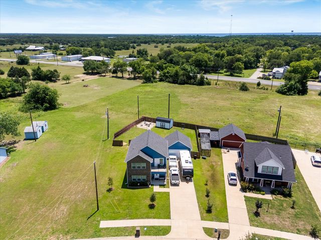 220 Swan Parkway, East Tawakoni, TX 75472