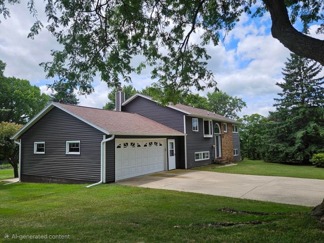706 7th St SE, Oelwein, IA 50662